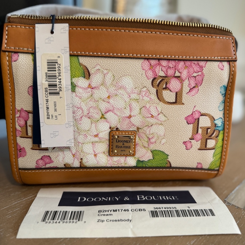 New. Never used w/ tags Dooney & Bourke Hydrangea Monogram Zip Crossbody Cream